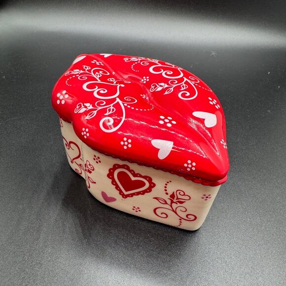New Temptations Figural LIPS Trinket Box White red hearts - Picture 6 of 12